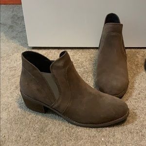 It was a gift and I want need them to wear them.